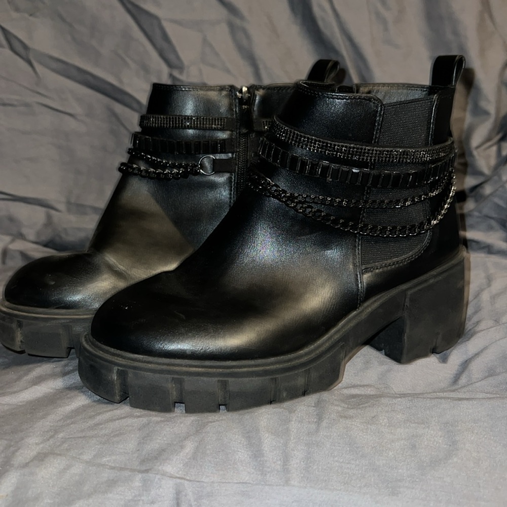 Torrid Ankle boots with chains